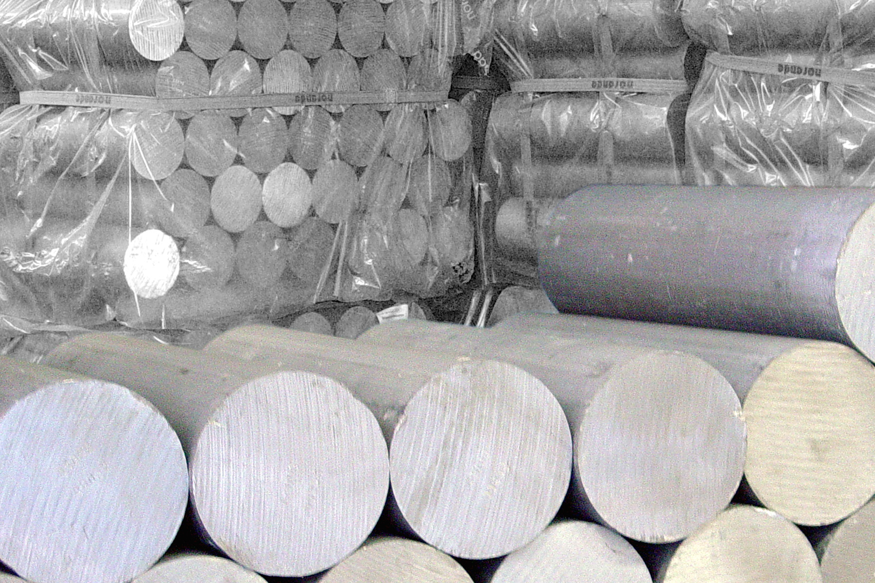 Material Handling Equipment Material Showdown: Aluminum vs Steel vs Plastic